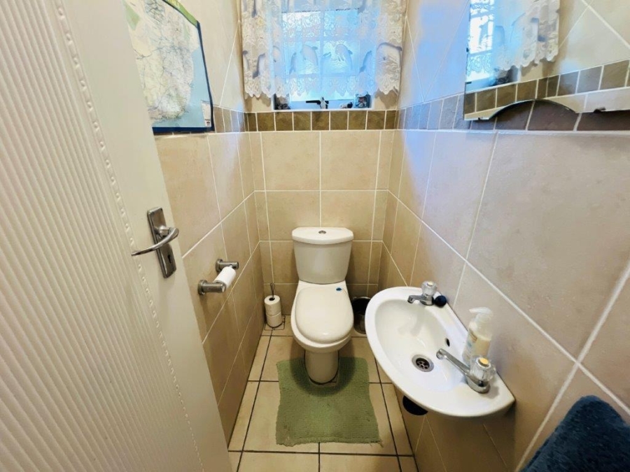 4 Bedroom Property for Sale in Chiselhurst Eastern Cape